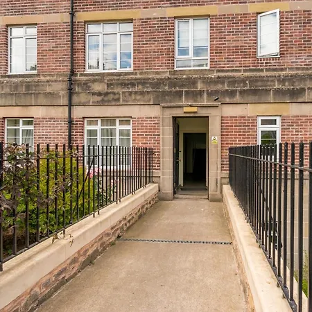 The Amazing Learmonth Court Near Stockbridge 3 Bedrooms Apartment
