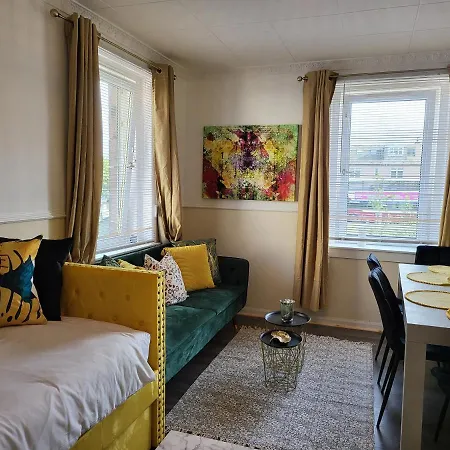 Apartment 4 Bedrooms By Sensational Short Lets & Serviced