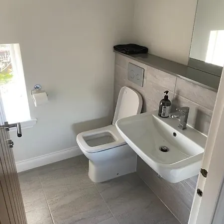 Luxurious 3 Bedroom With 2 Parking Spaces