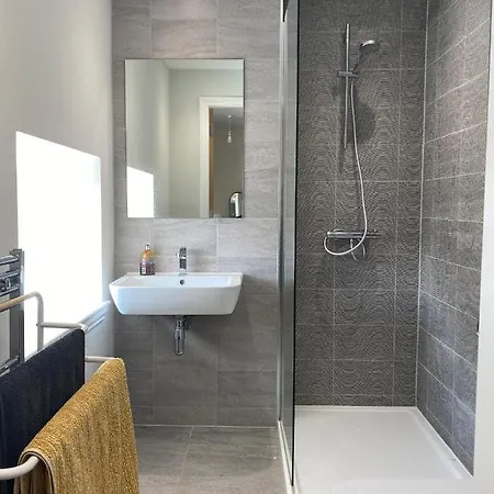 Luxurious 3 Bedroom With 2 Parking Spaces * Edinburgh