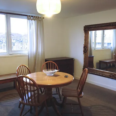 Apartment Claremont Court *