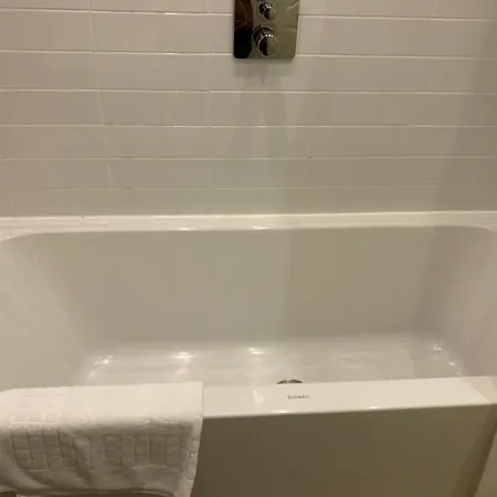 Royal Mile Mansions By Edinburgh