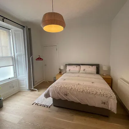 Ground Floor 1 Bedroom Flat In The Centre * Edinburgh