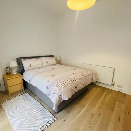 Apartment Ground Floor 1 Bedroom Flat In The Centre *