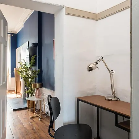 Stunning 2 Bedroom Flat In Trinity Edinburgh
