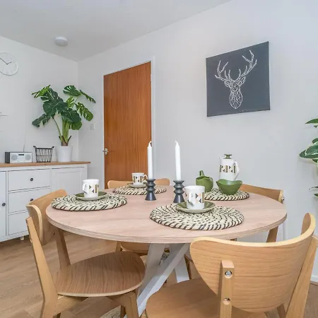 Newly Furnished 2bed Flat With Peaceful Views Edinburgh