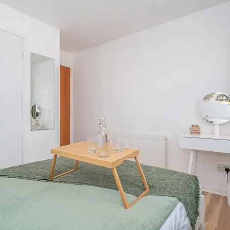 Newly Furnished 2bed Flat With Peaceful Views Apartment *
