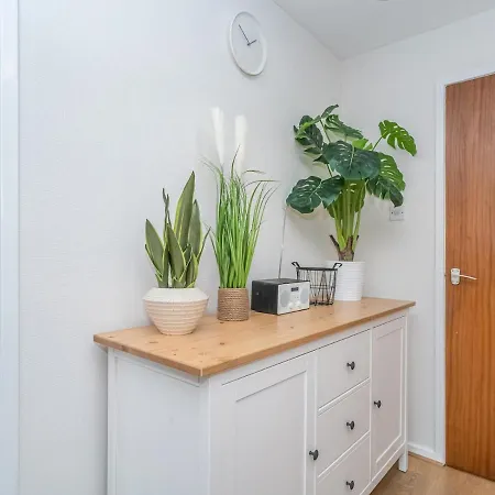 Newly Furnished 2bed Flat With Peaceful Views Apartment