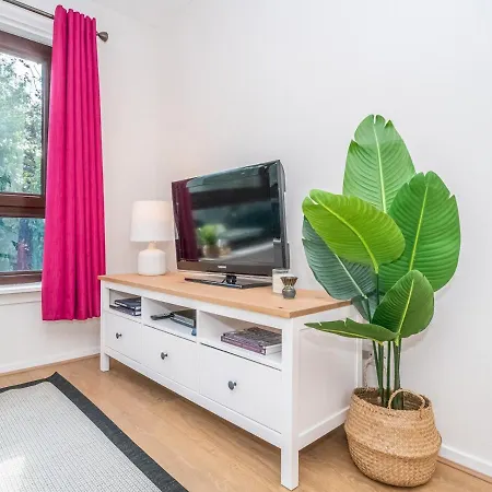 Newly Furnished 2bed Flat With Peaceful Views * Edinburgh