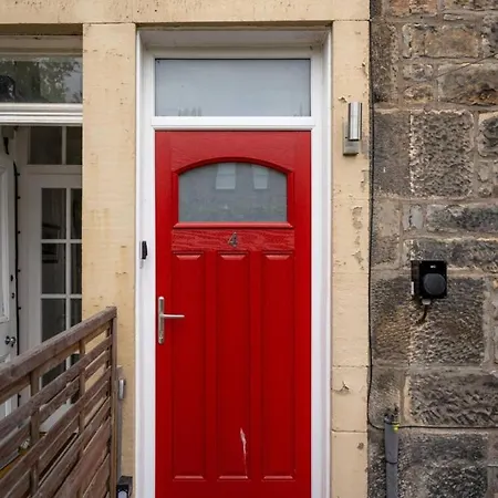 Lovely 1 Bedroom Townhouse In Leith With Garden Edinburgh