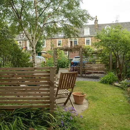 Lovely 1 Bedroom Townhouse In Leith With Garden Tatil Evi