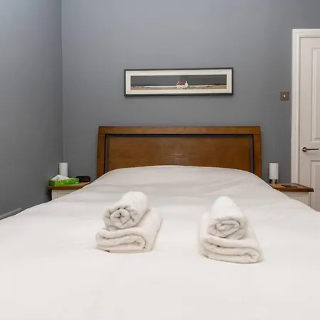 Lovely 1 Bedroom Townhouse In Leith With Garden Tatil Evi *