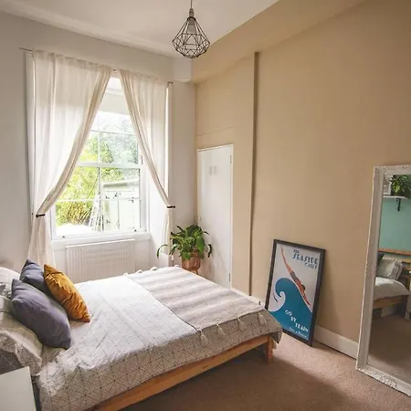 Apartment Spacious 1 Bedroom Flat With Garden In Newington *