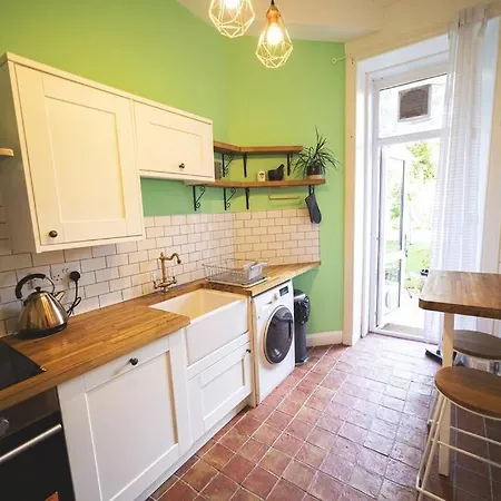 Spacious 1 Bedroom Flat With Garden In Newington * Edinburgh