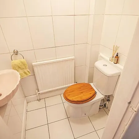 Spacious 1 Bedroom Flat With Garden In Newington