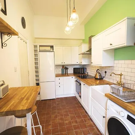 Spacious 1 Bedroom Flat With Garden In Newington Apartment Edinburgh
