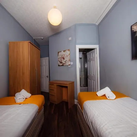 Super Central 4bedroom At The Meadows 아파트