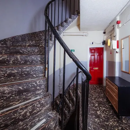 Super Central 4bedroom At The Meadows 아파트 *