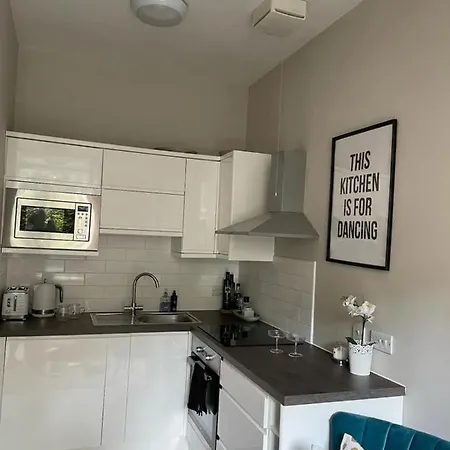 Bright And Chic 2 Bedroom Apartment In City Centre Apartment