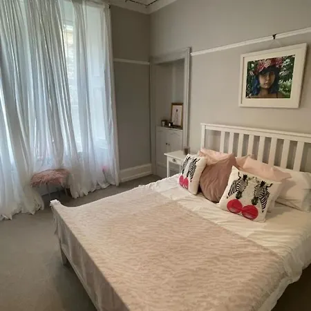 Apartment Bright And Chic 2 Bedroom Apartment In City Centre *