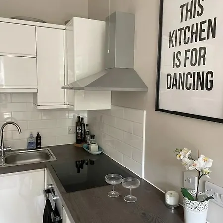 Bright And Chic 2 Bedroom Apartment In City Centre * Edinburgh