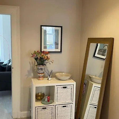 Bright And Chic 2 Bedroom Apartment In City Centre