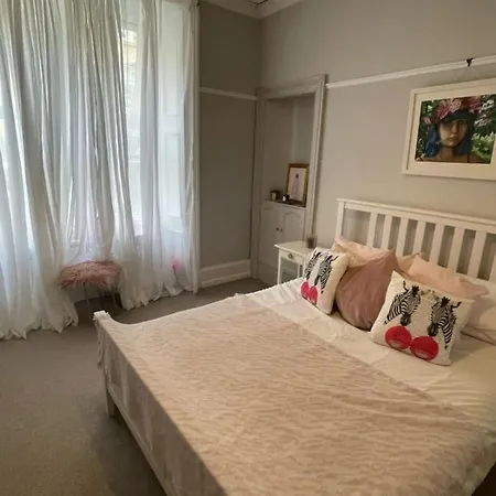 Bright And Chic 2 Bedroom Apartment In City Centre Apartment