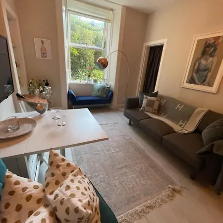 Bright And Chic 2 Bedroom Apartment In City Centre Apartment *