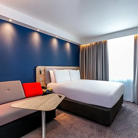 Отель Express West By Ihg 3*