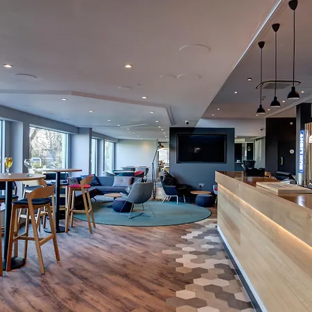 Hotel Holiday Express City West By Ihg 3*