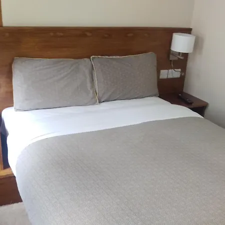Cambridge House Pensión 3*