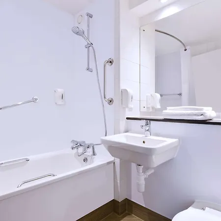 Travelodge 3*