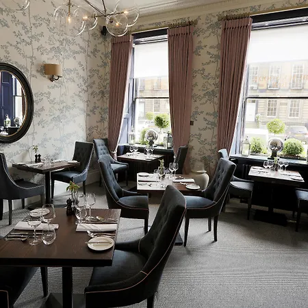 Nira Caledonia Hotell 4*