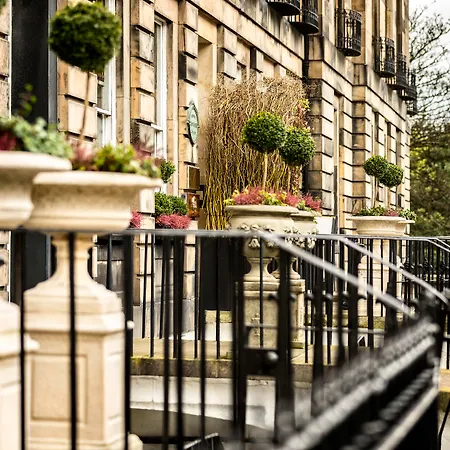 Nira Caledonia Hotell
