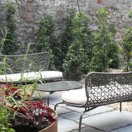Grove House Hotell 4*