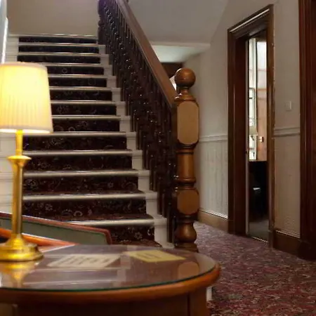 House 3* Edinburg
