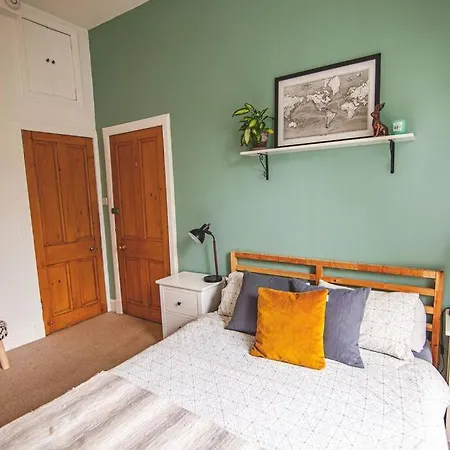 Apartment Spacious 1 Bedroom Flat With Garden In Newington *