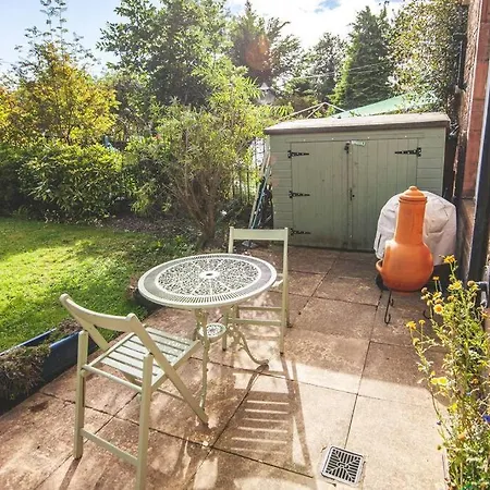 Spacious 1 Bedroom Flat With Garden In Newington Apartment *