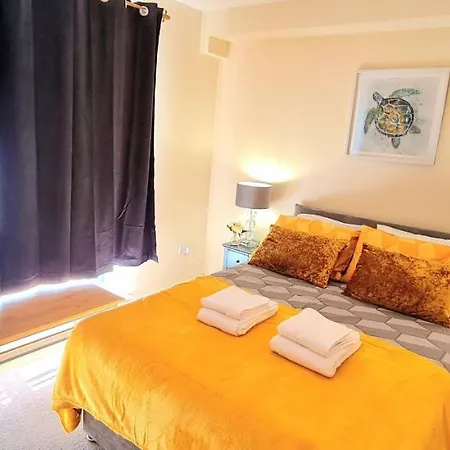 Appartement Elegant 2 Bedroom Centre - Free Parking - Private Balcony - Stunning Views *