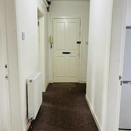 Simple 2bed Flat In Edinburgh. דירה