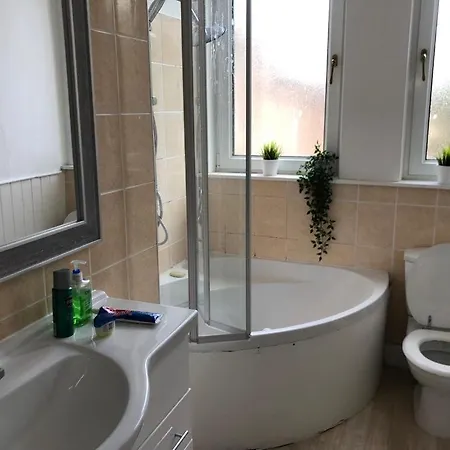 Lovely 2 Bedroom Close To City Centre Edinburgh