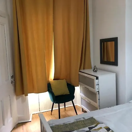 Lovely 2 Bedroom Close To City Centre Apartment