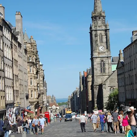 Royal Mile Cranston Apartment *