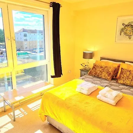 Elegant 2 Bedroom Centre - Free Parking - Private Balcony - Stunning Views * Edimburgo