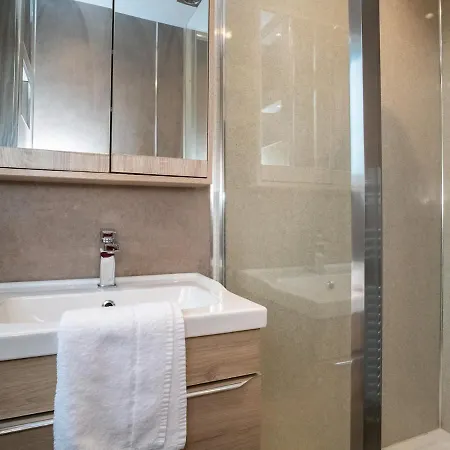 Centrally Located 2bed Flat With Free Parking
