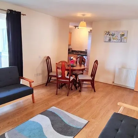 Appartamento Elegant 2 Bedroom Centre - Free Parking - Private Balcony - Stunning Views *