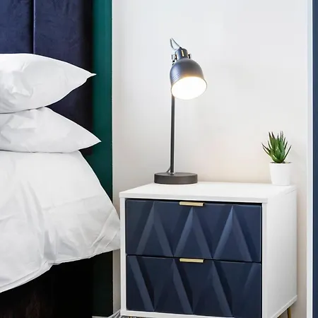Appartement Stylish 3 Bed Abode-parking And Garden EDI