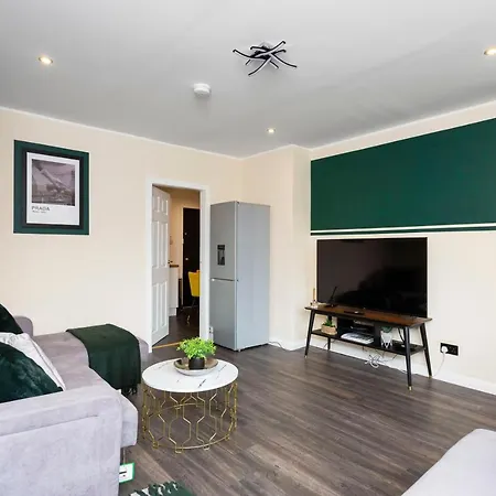 Apartment Stylish 3 Bed Abode-parking And Garden