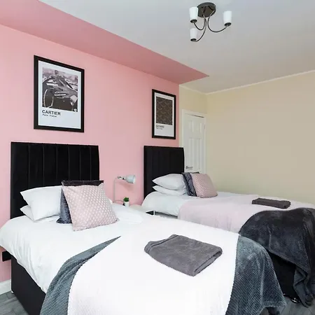 Stylish 3 Bed Abode-parking And Garden *