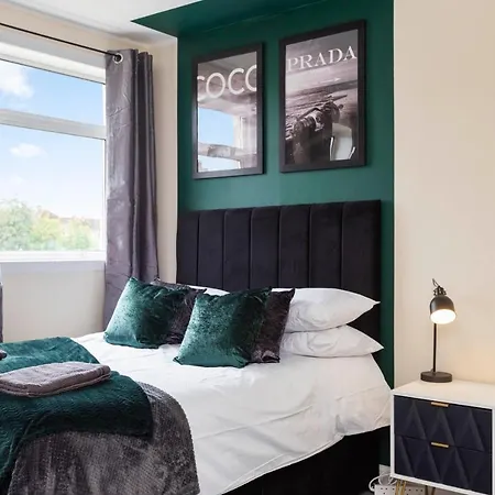 Stylish 3 Bed Abode-parking And Garden Edinburgh